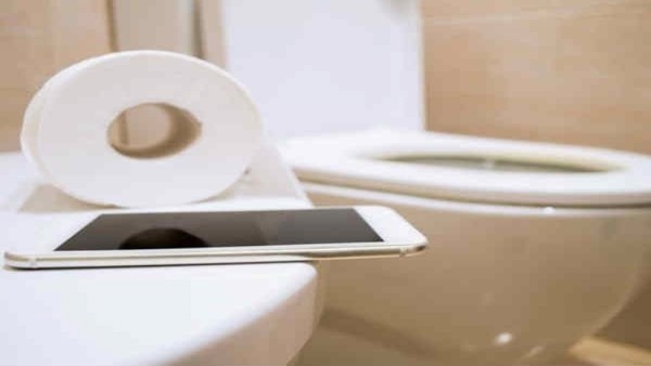 smart-phone-toilet
