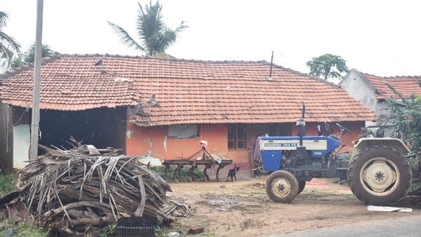 tomato-farmer-house