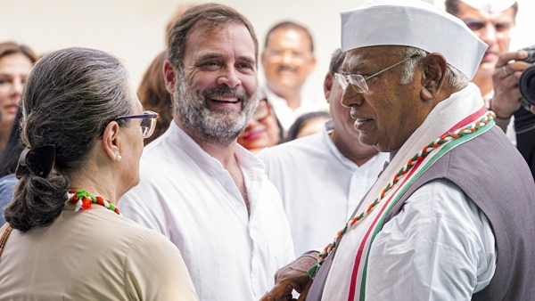 kharge2-1