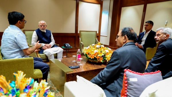 modi urgent meeting in delhi