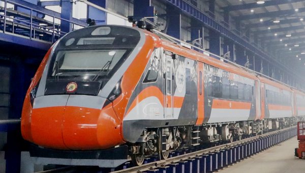 vande bharat lucknow bhopal route