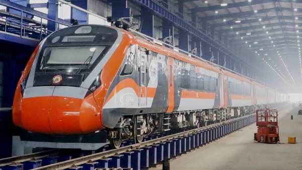 vande bharat express new delhi to patna