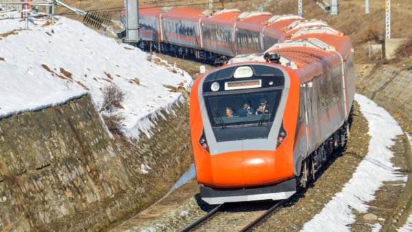 vande bharat jammu to srinagar