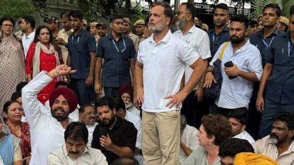 rahul gandhi protest before modi house rahul gandhi protest before modi house
