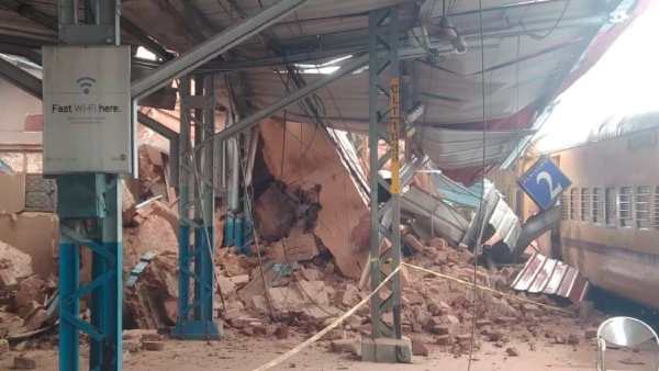 train delay due to clock tower fall in kozhikode