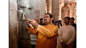गौतम अदानी यांनी अक्षय्य तृतीयेनिमित्त तारंगा जैन मंदिरात दर्शन घेतले