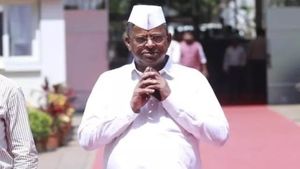 नक्की काय शिजतंय? सुनेत्रा पवारांच्या उपस्थितीत महत्त्वाची बैठक; दोन मंत्री अनुपस्थित