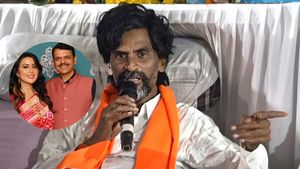 अमृता फडणवीसांच्या निमंत्रणावर जरांगेंचा शब्द; "भाऊबीजेला साडी-चोळी घेऊन नक्की जेवायला येईन