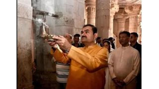 गौतम अदानी यांनी अक्षय्य तृतीयेनिमित्त तारंगा जैन मंदिरात दर्शन घेतले