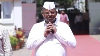 नक्की काय शिजतंय? सुनेत्रा पवारांच्या उपस्थितीत महत्त्वाची बैठक; दोन मंत्री अनुपस्थित