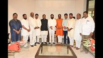  शिवसेनेच्या खासदारांशी एकनाथ शिंदे यांची चर्चा