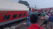जमशेदपूर येथे  हावडा-मुंबई एक्स्प्रेसला अपघात, 18 डबे रुळावरून घसरले, 2 जण ठार, 20 प्रवासी जखमी