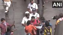 Kolkata Rape Murder Case:विद्यार्थ्यांचा मोर्चा, जमावाने बॅरिकेडिंग तोडली, पोलिसांचा लाठीचार्ज!