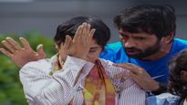 दिल्ली एयरपोर्टवर पोहचताच विनेश फोगटला रडू कोसळले, देशवासियांचे मानले आभार