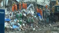 लखनऊमध्ये पत्त्याच्या बंगल्यासारखी क्षणात कोसळली तीन मजली इमारत, 8 जणांचा मृत्यू 28 जखमी
