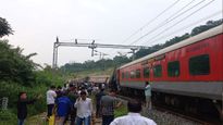 आसाममध्ये पुन्हा रेल्वे अपघात; आगरतळा-लोकमान्य टिळक एक्स्प्रेसचे 8 डबे रुळावरून घसरले