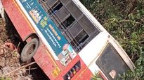 मोठी बातमी... लाडकी बहीण योजनेच्या कार्यक्रमाला जाताना महिलांची बस २० फूट खोल दरीत कोसळली, आठ महिला.
