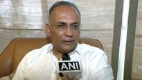 ब्राम्हण असूनही सावरकर गोमांस खायचे, 'त्या' मंत्र्याच्या दाव्यानं वातावरण तापलं