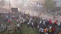 Video : गिनीमध्ये फुटबॉल सामन्यादरम्यान चाहत्यांमध्ये मारामारी, 100 हून अधिक लोकांचा मृत्यू