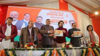 दिल्लीकरांना भाजपची आणखी एक गॅरंटी, विद्यार्थ्यांना 1000 रुपये, गरजू विद्यार्थ्यांना मोफत शिक्षण