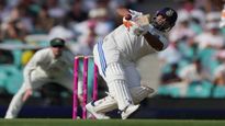 IND vs AUS: ऋषभ पंतचं वादळी अर्धशतक! कसोटी सामन्याला टी-20 फिवर, षटकार मारत अर्धशतक केलं पूर्ण