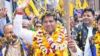 आप आमदार दिनेश मोहनिया यांच्याविरुद्ध गुन्हा दाखल, प्रचारादरम्यान महिलेला फ्लाइंग किस दिल्याचा आरोप