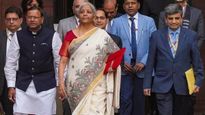 Budget 2025 : महिलांना आता स्वस्तात व्यावसायिक कर्ज, गरोदर महिलांनाही मिळणार सरकारी आधार! 