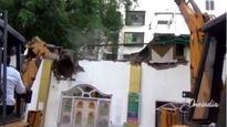 Nashik News : दर्गा हटवण्याचा वाद! नाशिकमध्ये तुफान दगडफेक, 21 पोलिस जखमी, बुलडोजरने पाडले बांधकाम  
