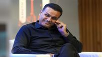 हेलिकॉप्टर शॉट धोनीने नव्हे तर या भारतीयाने पहिल्यांदा खेळला होता, सेहवागने केला मोठा खुलासा