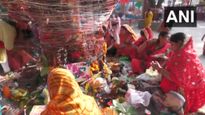 Vat Savitri Purnima 2025 :वटसावित्री पोर्णिमा कधी आहे? पूजेची पद्धत, कथा आणि महत्त्व जाणून घ्या सर्व