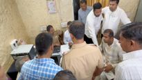 पोलीसांनी 3 लाखांची खंडणी घेतल्याचा आरोप, संतप्त आमदाराचा पोलीस स्टेशनमध्ये ठिय्या