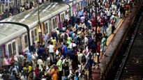 Mumbai local train news : भर उन्हाळ्यात मुंबई लोकल प्रवाशांना 14 नव्या एसी लोकल ट्रेनचा गारवा! 