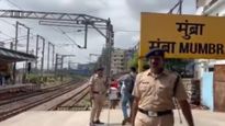 मुंब्रा दुर्घटना: दोन लोकल ट्रेन्समध्ये घासाघीस, आठ प्रवासी ट्रॅकवर कोसळले; सहा मृत्यू