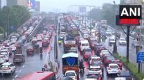 Mumbai Rain मुंबईला पावसानं झोडपलं! मध्य पश्चिम अन् हार्बर रेल्वेला जोरदार पावसाचा फटका, हालच हाल