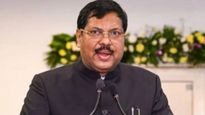 CJI BR Gavai shoe throw attempt : खळबळजनक! सरन्यायाधीश बी.आर. गवई यांच्यावर बूट फेकण्याचा प्रयत्न!