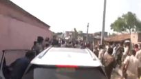 सर्वात मोठी बातमी ! वातावरण तापलं, उपमुख्यमंत्र्यांच्या गाडीवर हल्ला