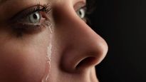 सकाळी उठताच डोळ्यांतून पाणी येतेय का?, 'या' पदार्थाची आहे कमतरता, वेळीच घ्या काळजी! 
