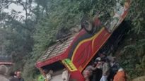 काळाचा घाला! आंध्रप्रदेशात बस दरीत कोसळून भीषण अपघात! 9 भाविकांचा मृत्यू, कसा घडला अपघात? वाचा
