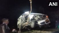 भीषण भयावह! बसने 2 कारला चिरडले; 2 चिमुकल्यांसह 9 जण ठार, मृतांत ख्रिसमससाठी घरी जाणाऱ्यांचा समावेश