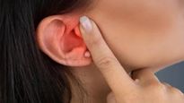 सावधान! थंडीत कान दुखतोय? 'या' 5 अचूक घरगुती उपायांनी लगेच मिळेल आराम; इन्फेक्शनचा धोकाही टळेल!