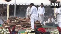 महाराष्ट्र हळहळला! डबडबल्या डोळ्यांनी अजित पवारांना अखेरचा निरोप; शासकीय इतमामात अंत्यसंस्कार
