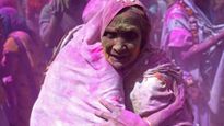 Holi 2026 : वृंदावनची 'रंगभरी' क्रांती; जिथे 400 वर्षांची बंधने तोडून विधवा खेळतात आनंदाची होळी! 