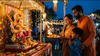 तुमच्या कानावर हे १० गाणे पडल्याशिवाय गणेशोत्सव अपूर्णच; बाप्पाच्या भक्तीत लीन व्हा!