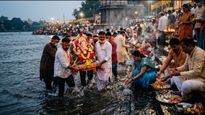 लाडक्या दीड दिवसाच्या गणपतीचे विसर्जन घरी कसे करावे? जाणून घ्या शास्त्रोक्त आणि सोपी पद्धत