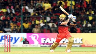 दिग्गजांना मागे टाकत विराट कोहली रचला इतिहास, आयपीएलमध्ये अशी कामगिरी करणारा पहिला खेळाडू बनला