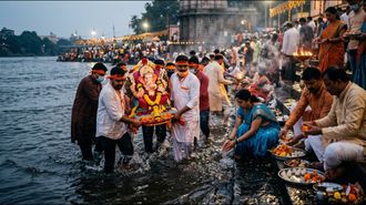 लाडक्या दीड दिवसाच्या गणपतीचे विसर्जन घरी कसे करावे? जाणून घ्या शास्त्रोक्त आणि सोपी पद्धत