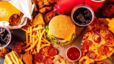 सावधान! 'हे' पदार्थ एकत्र खाणे ठरू शकते विषसमान; टाळा 'ही' धोकादायक अन्न संयोजने 