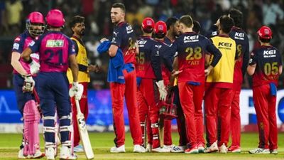 IPL 2026: आरसीबीला मोठा धक्का! 18 वर्षांचे स्वप्न पूर्ण करणारा 'हा' मॅचविनर खेळाडू स्पर्धेबाहेर? 