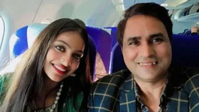 मोनालिसा-फरमान विवाह वाद; दिग्दर्शक सनोज मिश्रांचे 'लव्ह जिहाद'चे आरोप अन् जीवे मारण्याच्या धमक्या 