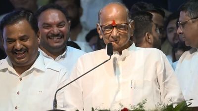 त्या 'एका' भेटीने राजकारण तापलं ! अजित पवार गटाचे 'इतके' आमदार शरद पवारांच्या वाटेवर?